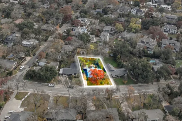 a view of a lake with houses