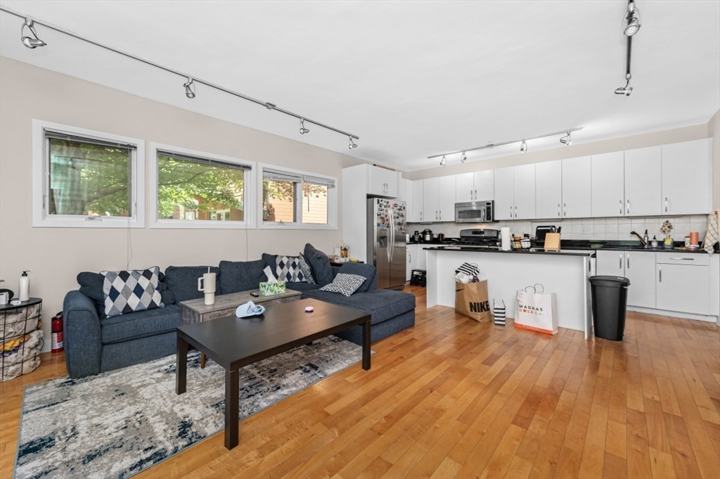 24 Bay State Road, Unit 5 Cambridge, MA 02138 - Photo 4 of 23 Gallery Image 4