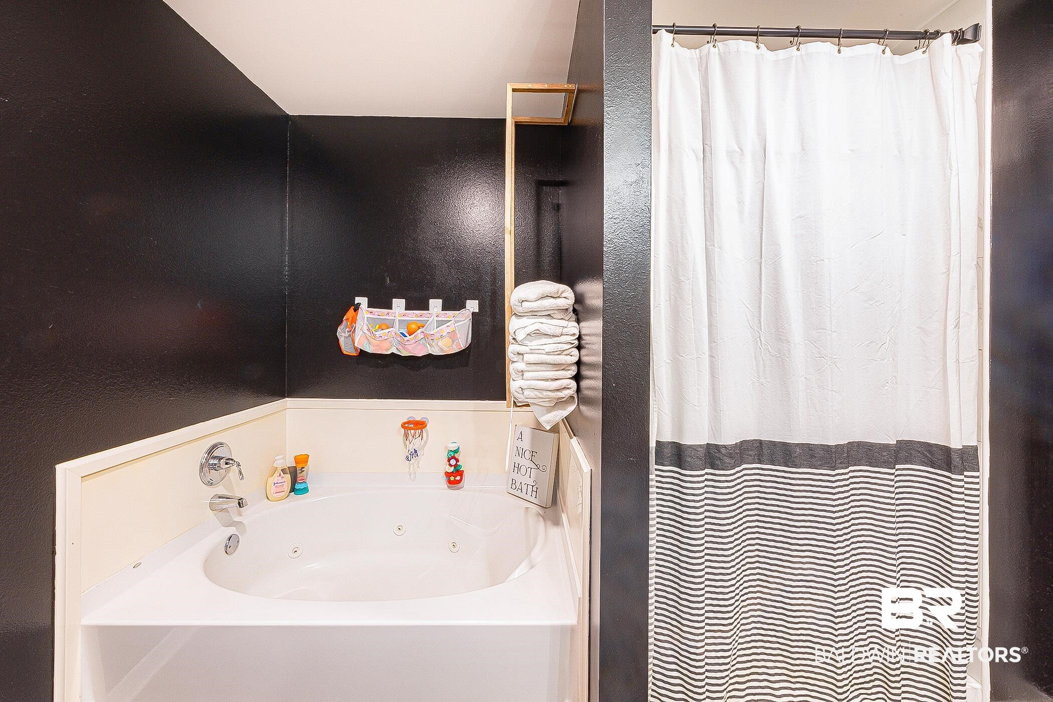 5304 Lansdowne Drive Mobile, AL 36693 - Photo 14 of 28 Bathroom