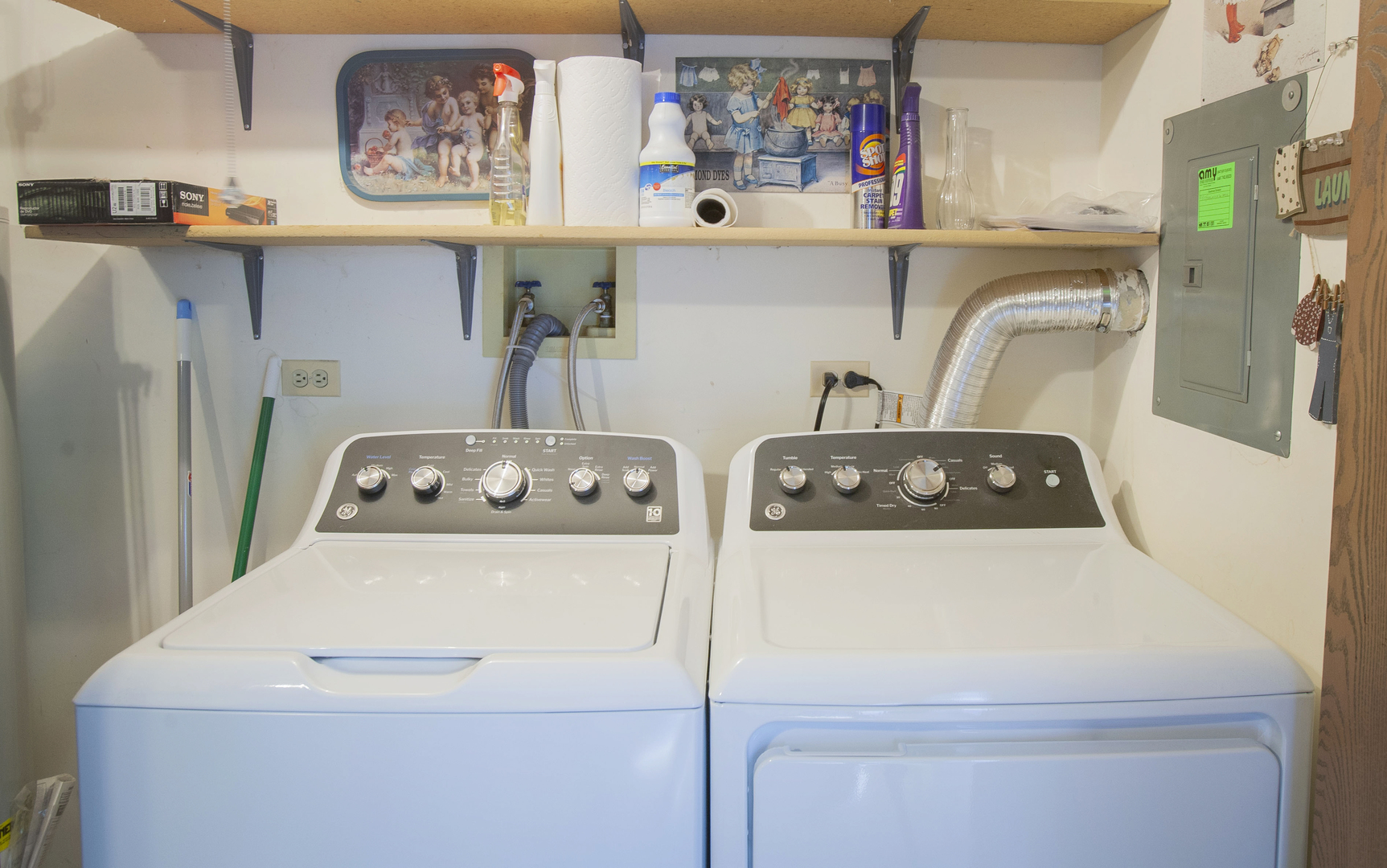 662 Dover Drive Elgin, IL 60120 - Photo 22 of 23 a utility room with stainless steel appliances washer and a refrigerator