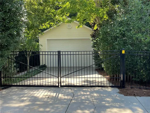 $565,000 | 7825 Spencer Brook Drive, Summerfield, NC 27358