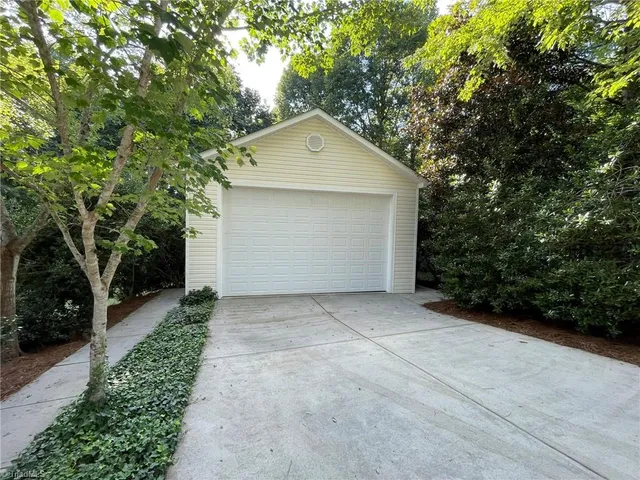 $565,000 | 7825 Spencer Brook Drive, Summerfield, NC 27358