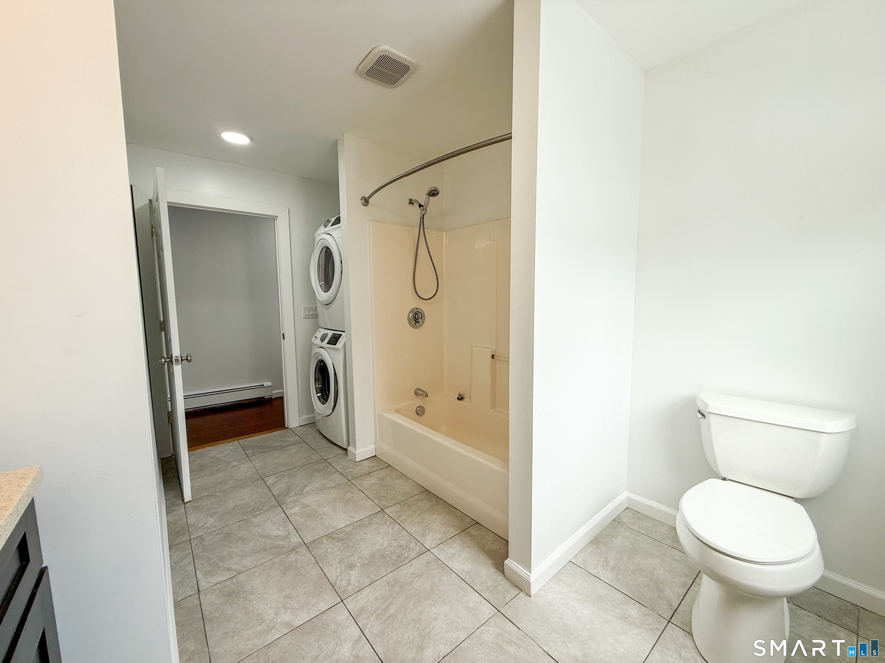 18 Bank Street New London, CT 06320 - Photo 8 of 16