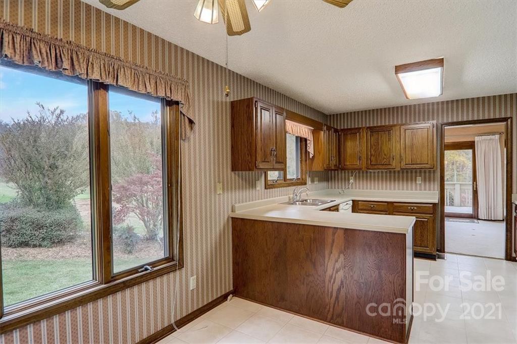 3112 Cove Loop Road Hendersonville, NC 28739 - Photo 15 of 48 Gallery Image 15
