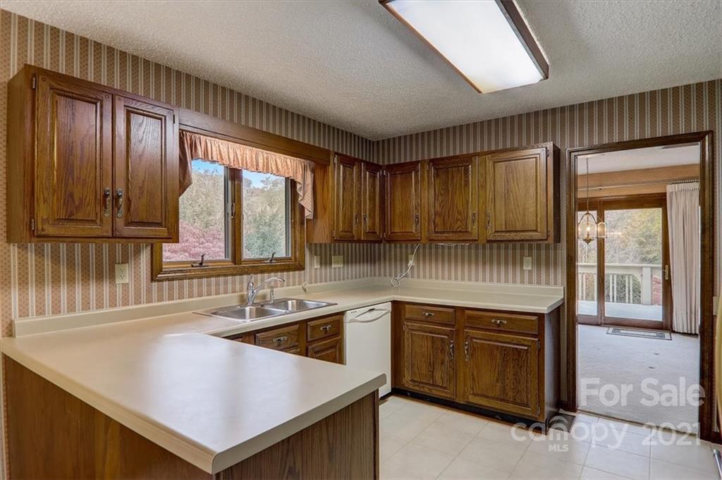 3112 Cove Loop Road Hendersonville, NC 28739 - Photo 16 of 48 Gallery Image 16