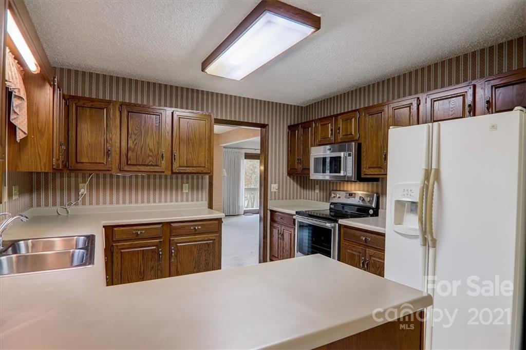 3112 Cove Loop Road Hendersonville, NC 28739 - Photo 17 of 48 Gallery Image 17