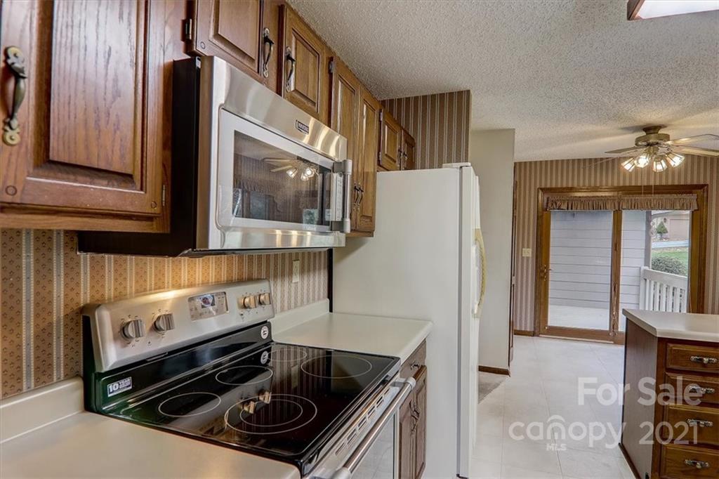 3112 Cove Loop Road Hendersonville, NC 28739 - Photo 18 of 48 Gallery Image 18
