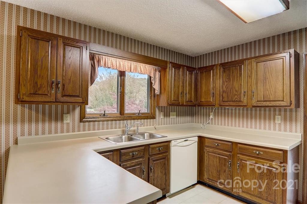 3112 Cove Loop Road Hendersonville, NC 28739 - Photo 22 of 48 Gallery Image 22