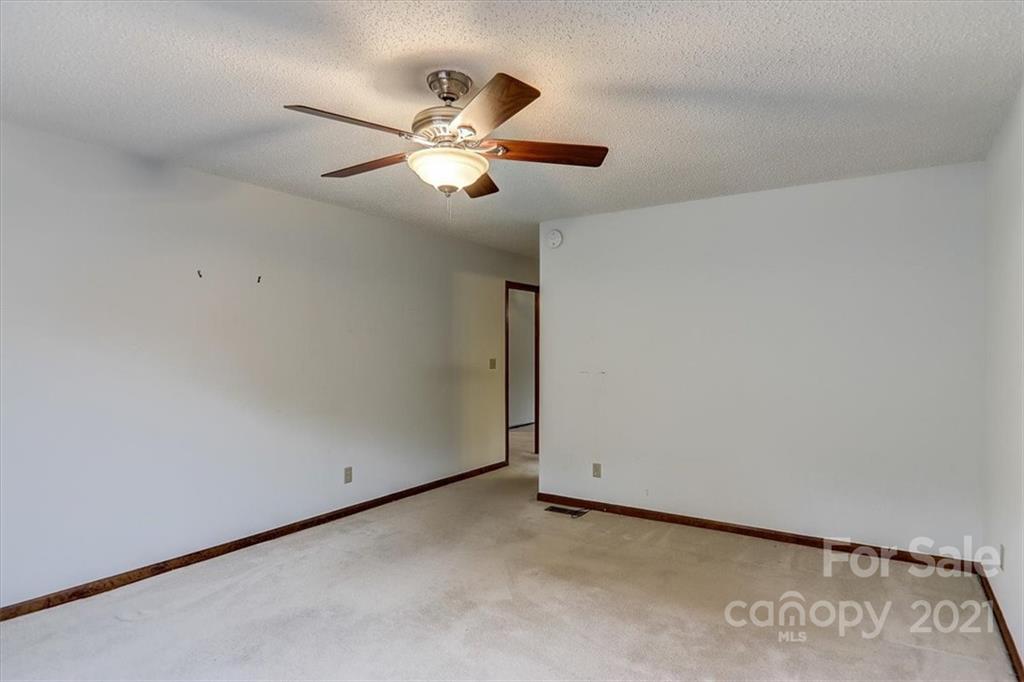 3112 Cove Loop Road Hendersonville, NC 28739 - Photo 29 of 48 Gallery Image 29