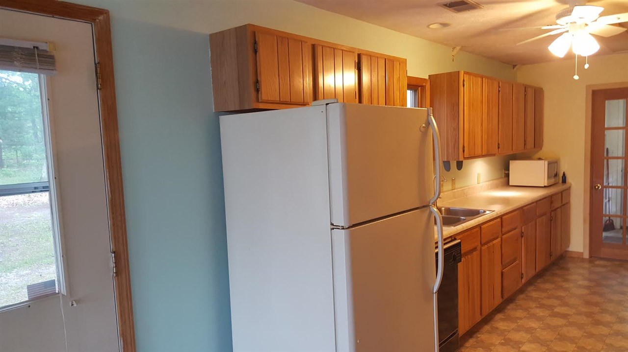 714 Ridge Road Beulah, MI 49617 - Photo 8 of 29 1834163-7.JPG
