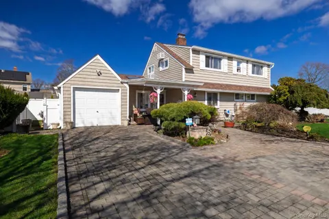 $899,988 | 12 Link Lane, Hicksville, NY 11801