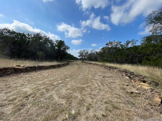 $299,000 | 890 County Road 246, Hondo, TX 78861