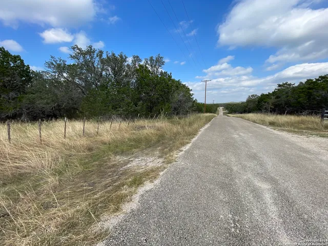 $299,000 | 890 County Road 246, Hondo, TX 78861