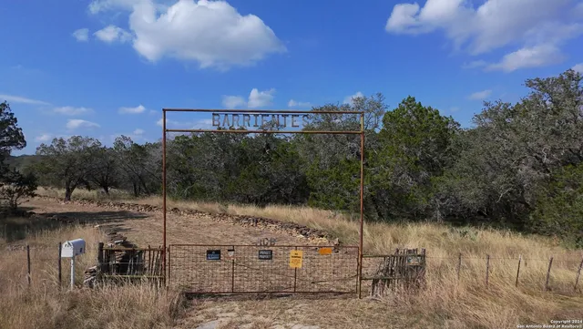 $299,000 | 890 County Road 246, Hondo, TX 78861