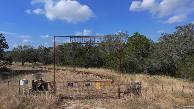$299,000 | 890 County Road 246, Hondo, TX 78861
