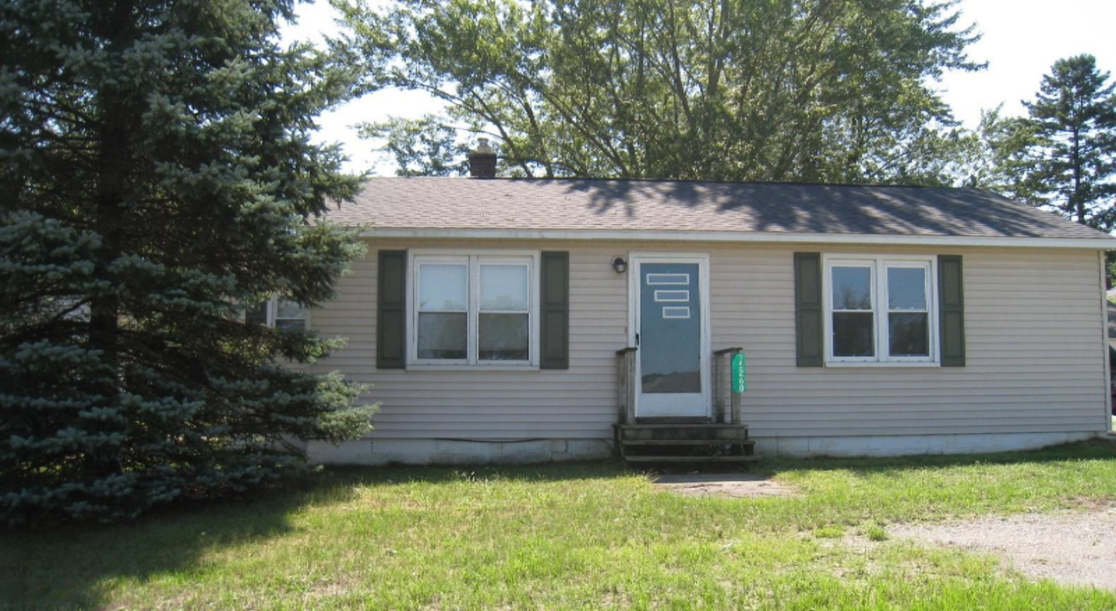 15268 Cleveland Street Spring Lake, MI 49456 - Photo 1 of 12 IMG_7371