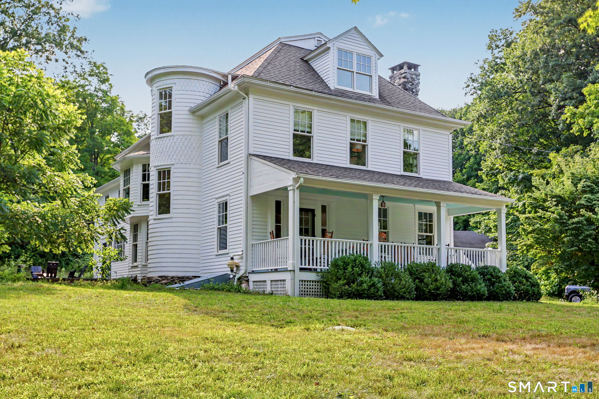 206 Mountain Road Wilton, CT 06897 - Photo 1 of 40 Gallery Image 1