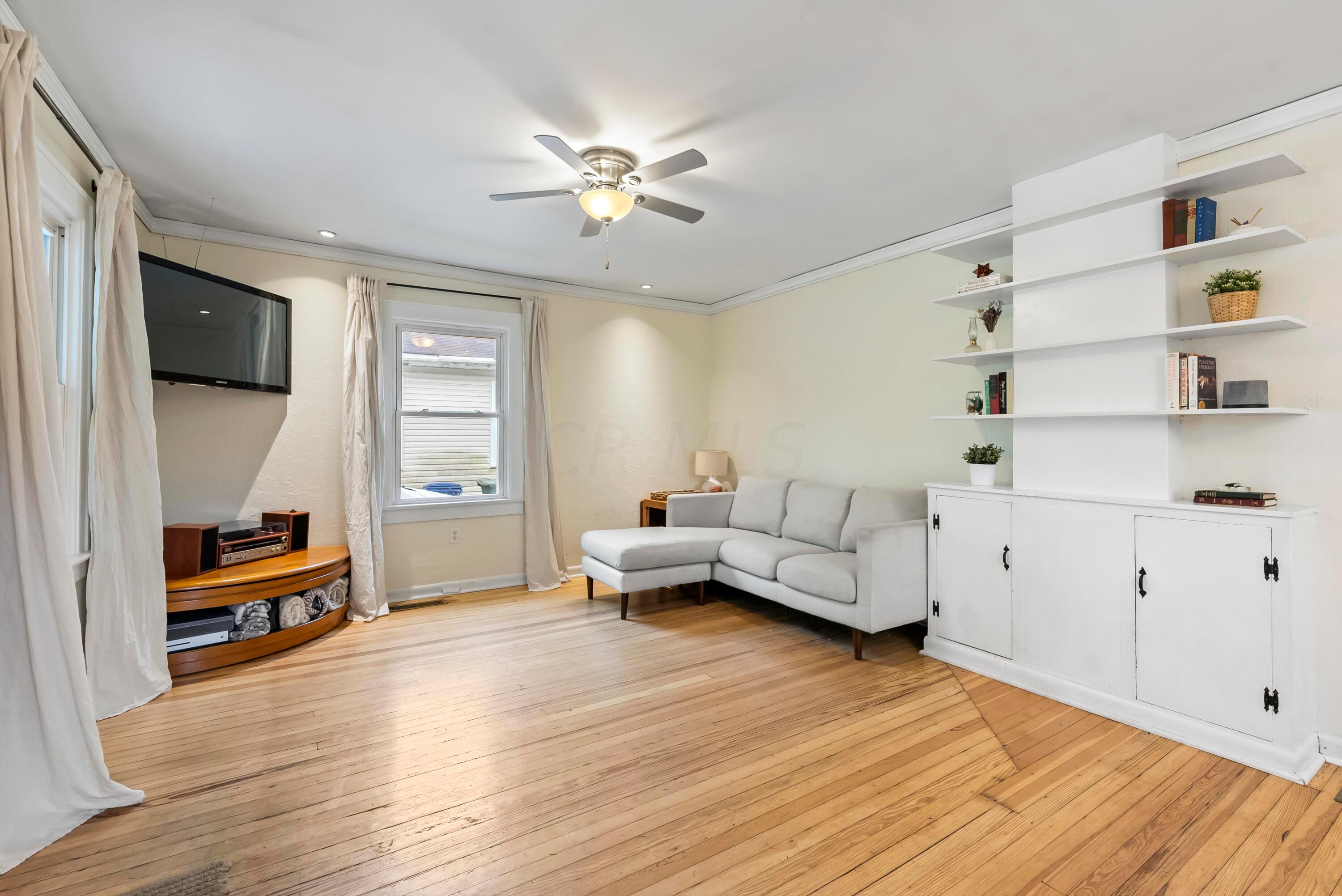 3189 McGuffey Road Columbus, OH 43224 - Photo 8 of 40 DSC00824
