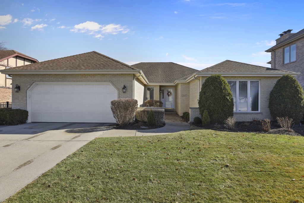 1227 Ashley Lane Addison, IL 60101 - Photo 1 of 38