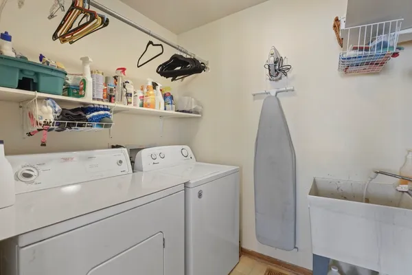 $584,500 | 1227 Ashley Lane, Addison, IL 60101