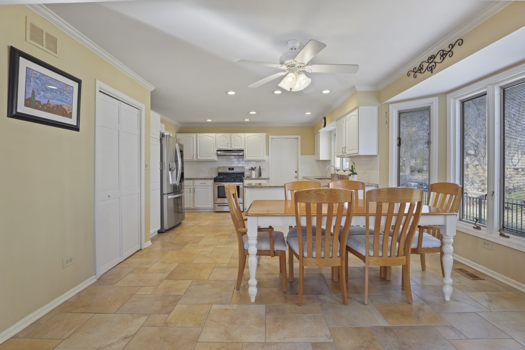 1227 Ashley Lane Addison, IL 60101 - Photo 6 of 38