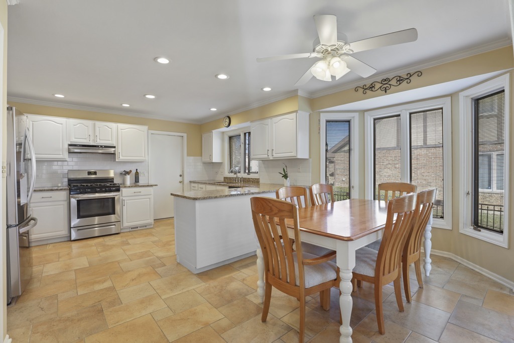 1227 Ashley Lane Addison, IL 60101 - Photo 7 of 38