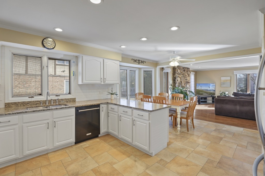 1227 Ashley Lane Addison, IL 60101 - Photo 9 of 38