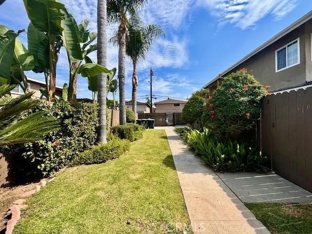 $3,595 | 17102 Emerald Lane, Huntington Beach, CA 92647