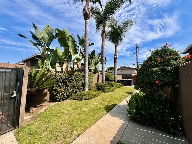 $3,595 | 17102 Emerald Lane, Huntington Beach, CA 92647