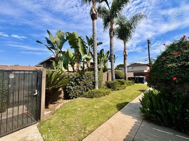 $3,595 | 17102 Emerald Lane, Huntington Beach, CA 92647