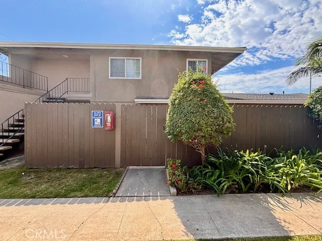 $3,595 | 17102 Emerald Lane, Huntington Beach, CA 92647