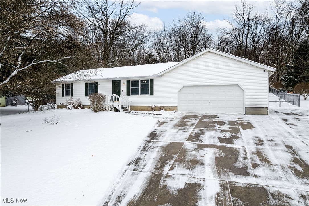 750 Silvercrest Road Wadsworth, OH 44281 - Photo 1 of 35 Single story home featuring driveway and an attached garage
