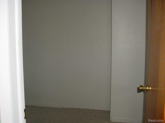836 Joslyn Road Lake Orion, MI 48362 - Photo 14 of 17 264-015860 - BEDROOM.JPG