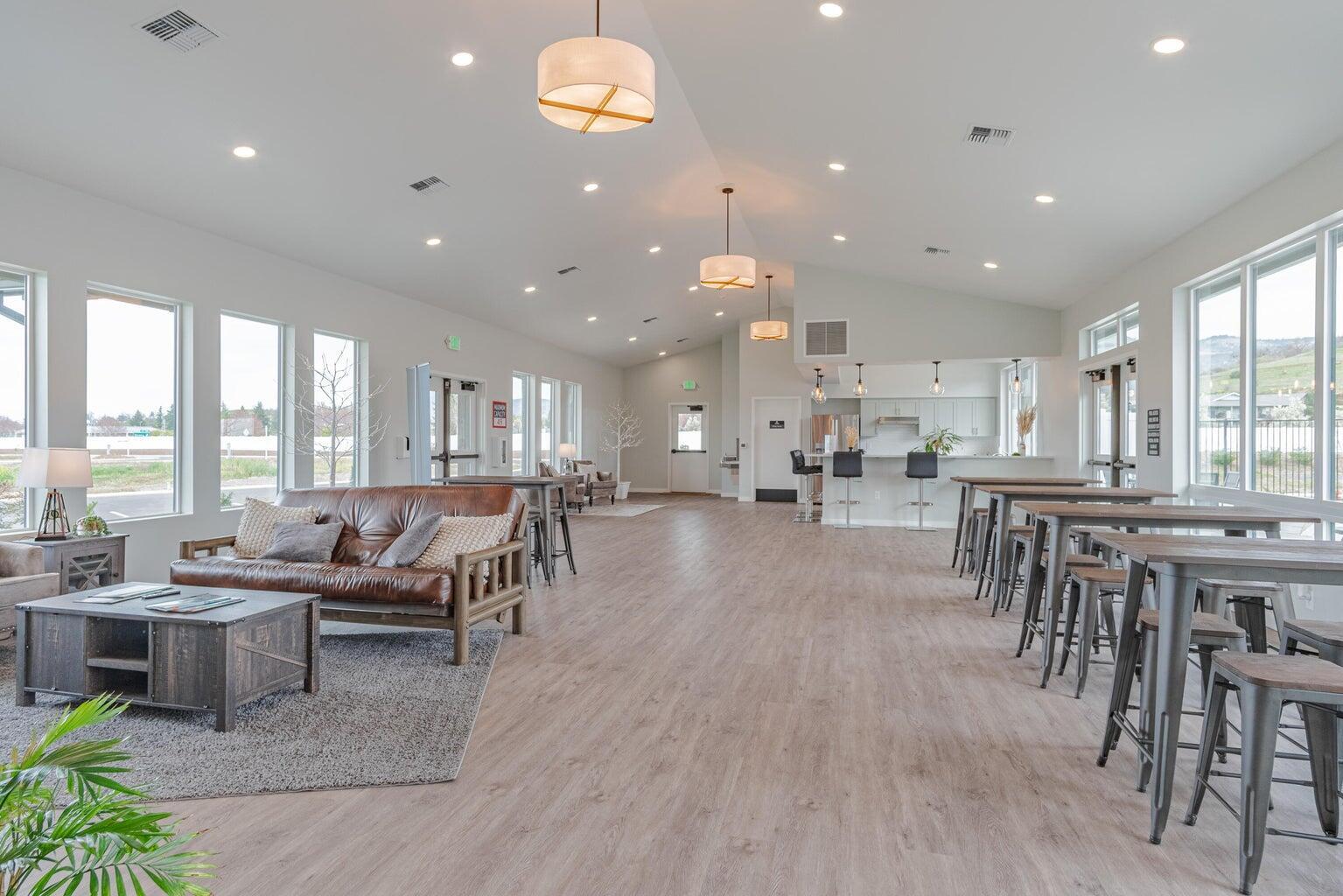 300 Luman Road, Unit 200 Phoenix, OR 97535 - Photo 22 of 30 Gallery Image 22