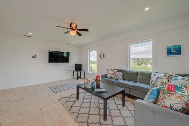 $5,500 | 510 Surf Oaks Drive, Seabrook, TX 77586