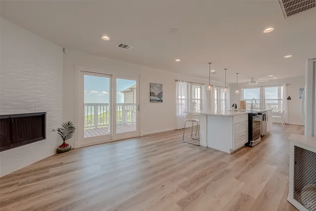 $5,500 | 510 Surf Oaks Drive, Seabrook, TX 77586