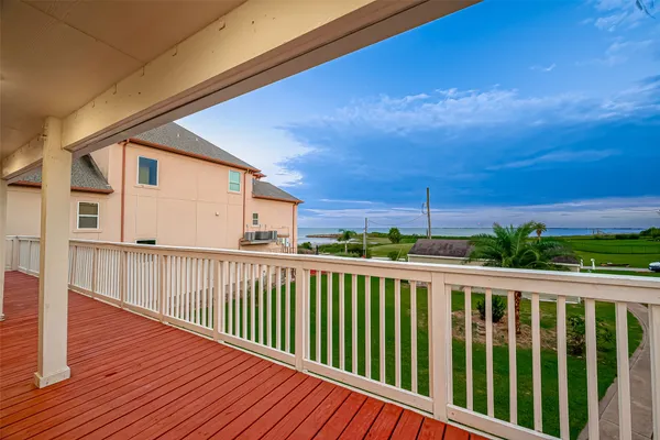 $5,000 | 510 Surf Oaks Drive, Seabrook, TX 77586