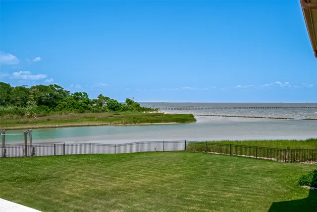 $5,500 | 510 Surf Oaks Drive, Seabrook, TX 77586