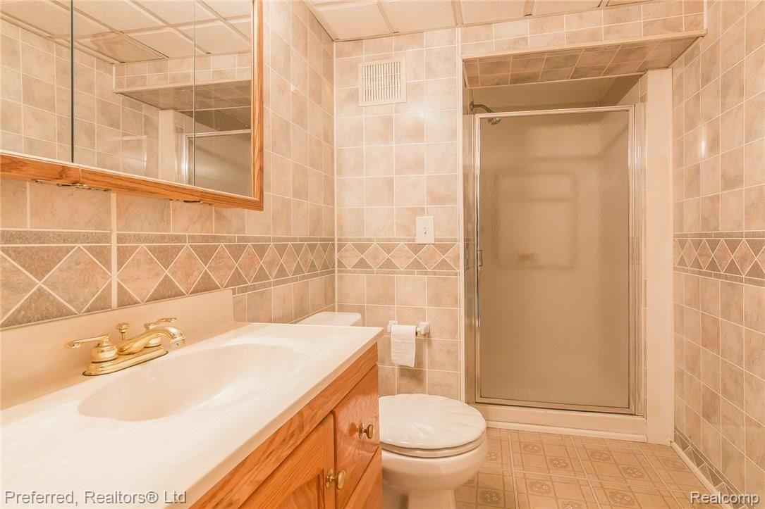 1656 Nantucket Road Plymouth, MI 48170 - Photo 27 of 41 030-3791174-medium.jpg