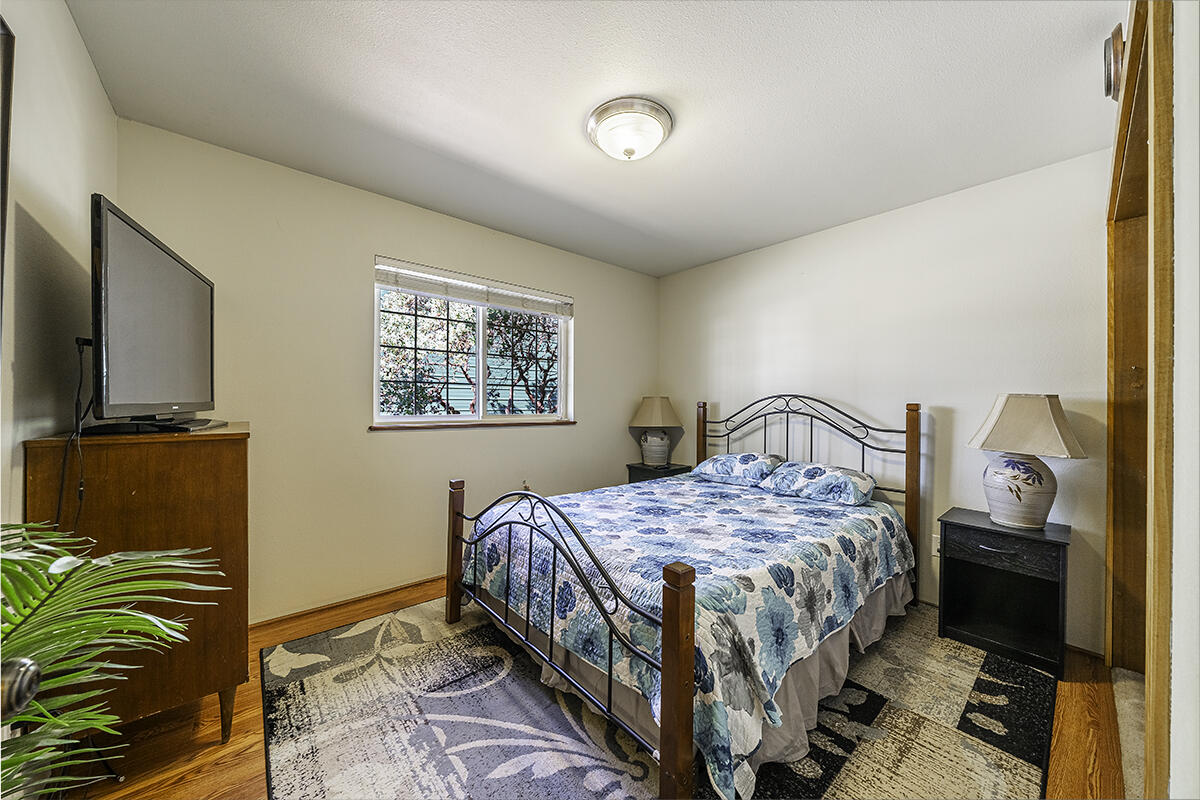 332 Rene Drive Shady Cove, OR 97539 - Photo 11 of 53 DSC02025-Edit