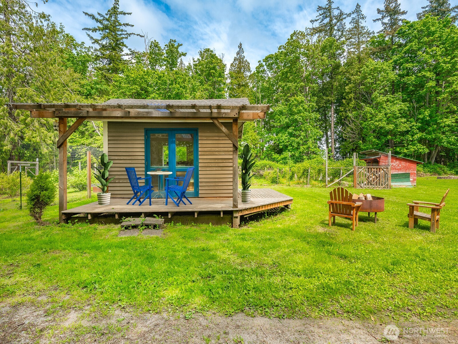 4478 Rural Avenue Bellingham, WA 98226 - Photo 26 of 40 swimming pool with a yard