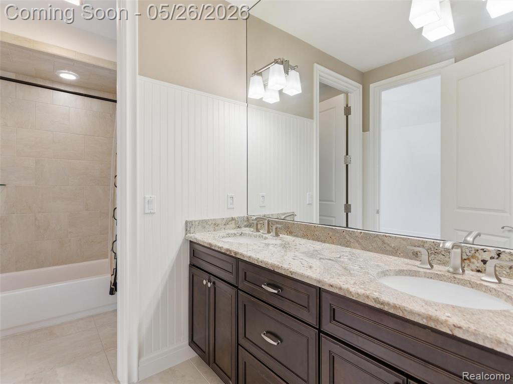 2475 Creekside Court Rochester, MI 48306 - Photo 21 of 53