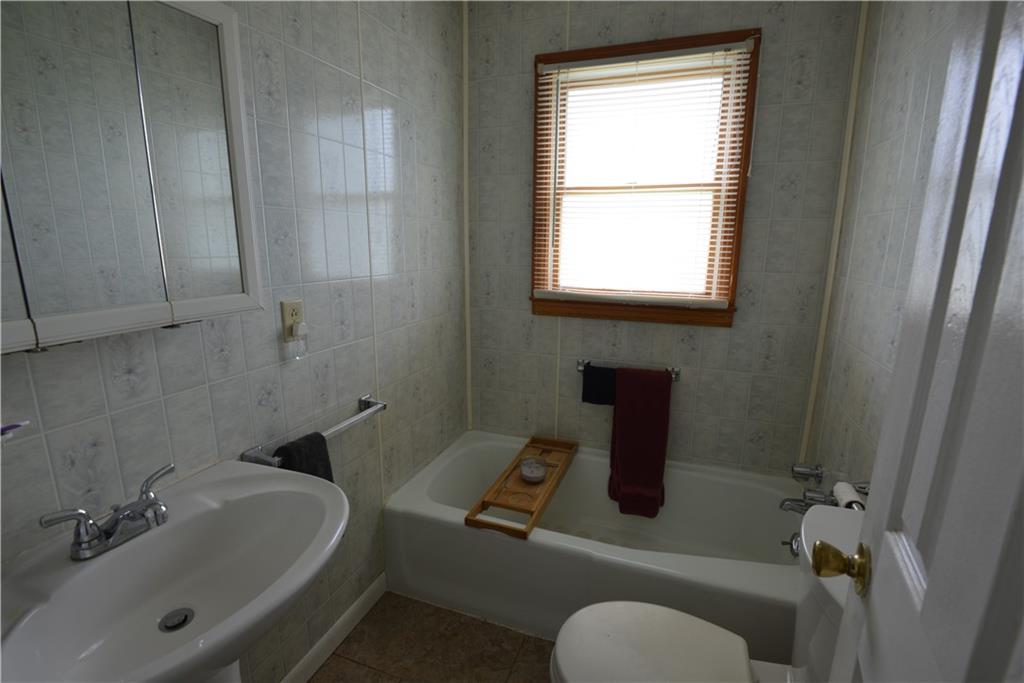775 Claypoole Road Worthington, PA 16262 - Photo 14 of 18 a bathroom with a toilet sink a window and tub