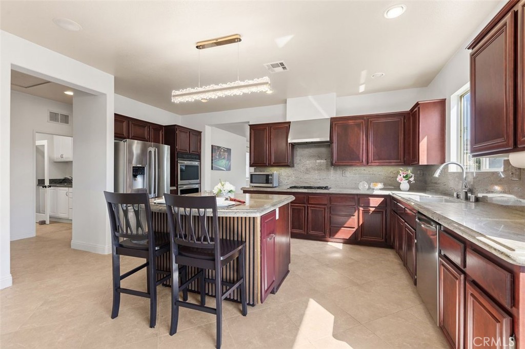 12232 Brianwood Drive Riverside, CA 92503 - Photo 18 of 80