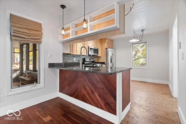 $379,900 | 10946 Geist Woods S Drive, Indianapolis, IN 46256