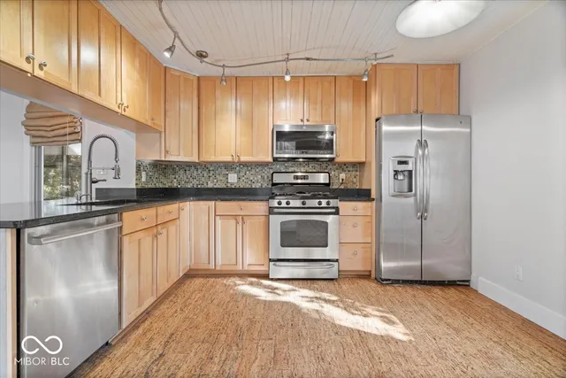 $379,900 | 10946 Geist Woods S Drive, Indianapolis, IN 46256