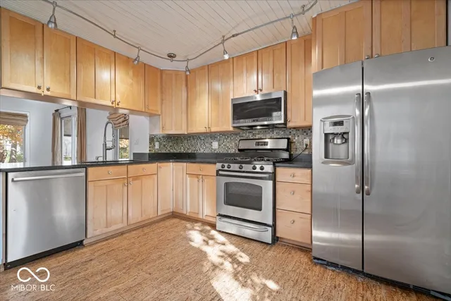 $379,900 | 10946 Geist Woods S Drive, Indianapolis, IN 46256