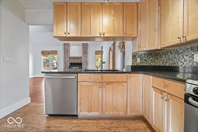 $379,900 | 10946 Geist Woods S Drive, Indianapolis, IN 46256