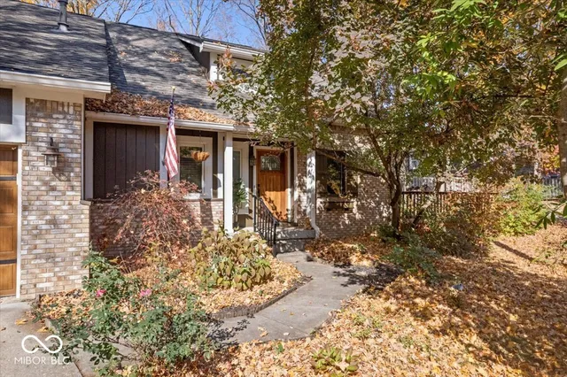 $379,900 | 10946 Geist Woods S Drive, Indianapolis, IN 46256