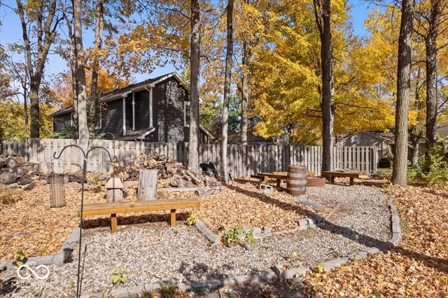 $379,900 | 10946 Geist Woods S Drive, Indianapolis, IN 46256